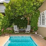 Suburban Bliss With Wifi And Plunge Pool