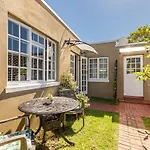Suburban Bliss With Wifi And Plunge Pool