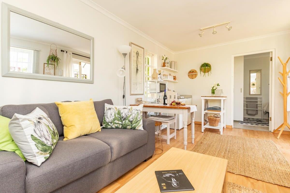 Suburban Bliss With Wifi And Plunge Pool Cape Town